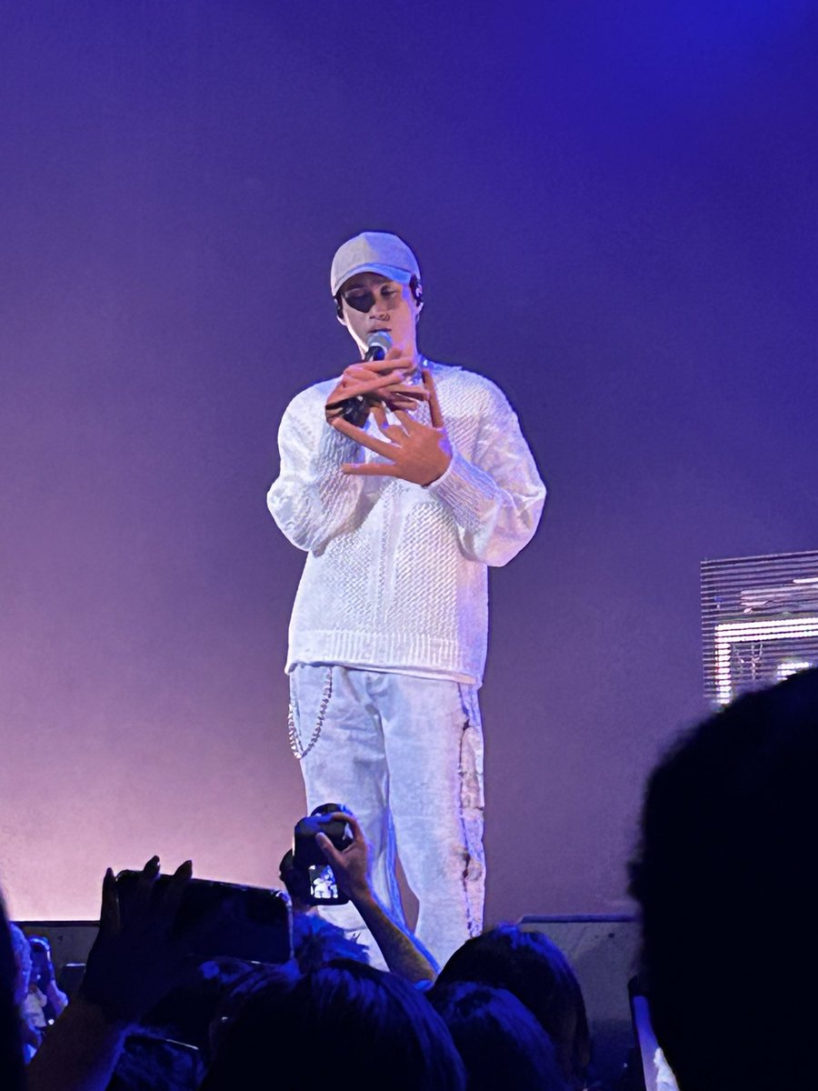 miafelisa's tweet photo. @blobyblo ily but  I was really confused and couldn’t get salad fingers off my mind the whole time you had those on #EPIKHIGHTOUR2023 https://t.co/FE5nBv8S3H