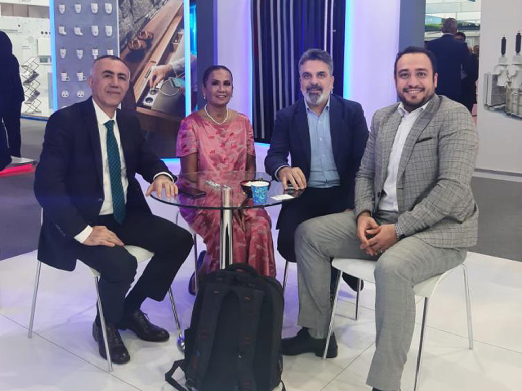 mutlusanelk's tweet image. #MEE2023'ün ilk iki gününde yoğun ilgi gördük. Fuar, bugün 10:00 - 17:00 saatleri arasında devam ederken hala bizi ziyaret edebilirsiniz.
 
#mutlusan #mutlusanelectric #middleeastenergy  #MEE2023