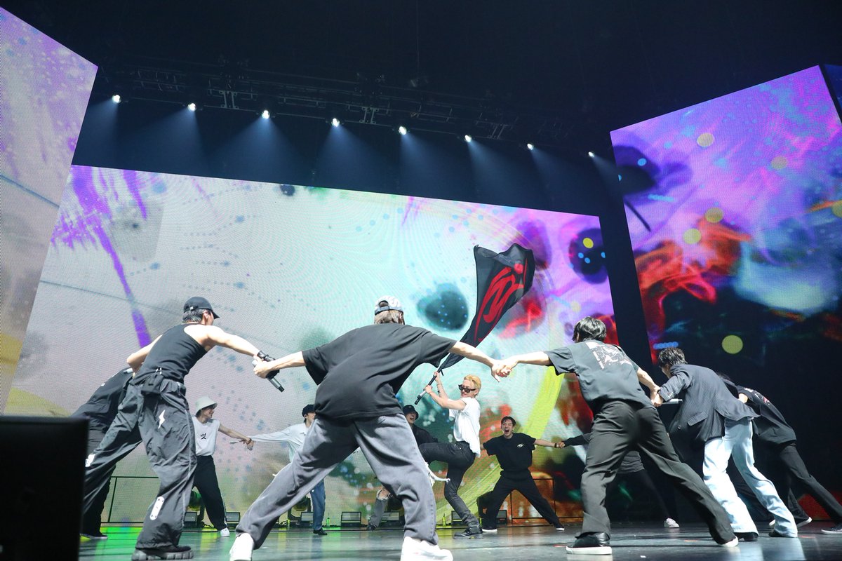 CelebConfirmed's tweet photo. #ATEEZ successfully completed its European leg of the world tour "The Fellowship: Break the Wall."

They performed in Amsterdam, Berlin, Brussels, London, Madrid, Copenhagen and Paris, gathering over 100,000 audiences!

@ATEEZofficial 

#ATEEZinEUROPE #BreakTheWallTour https://t.co/FftShoV2gU