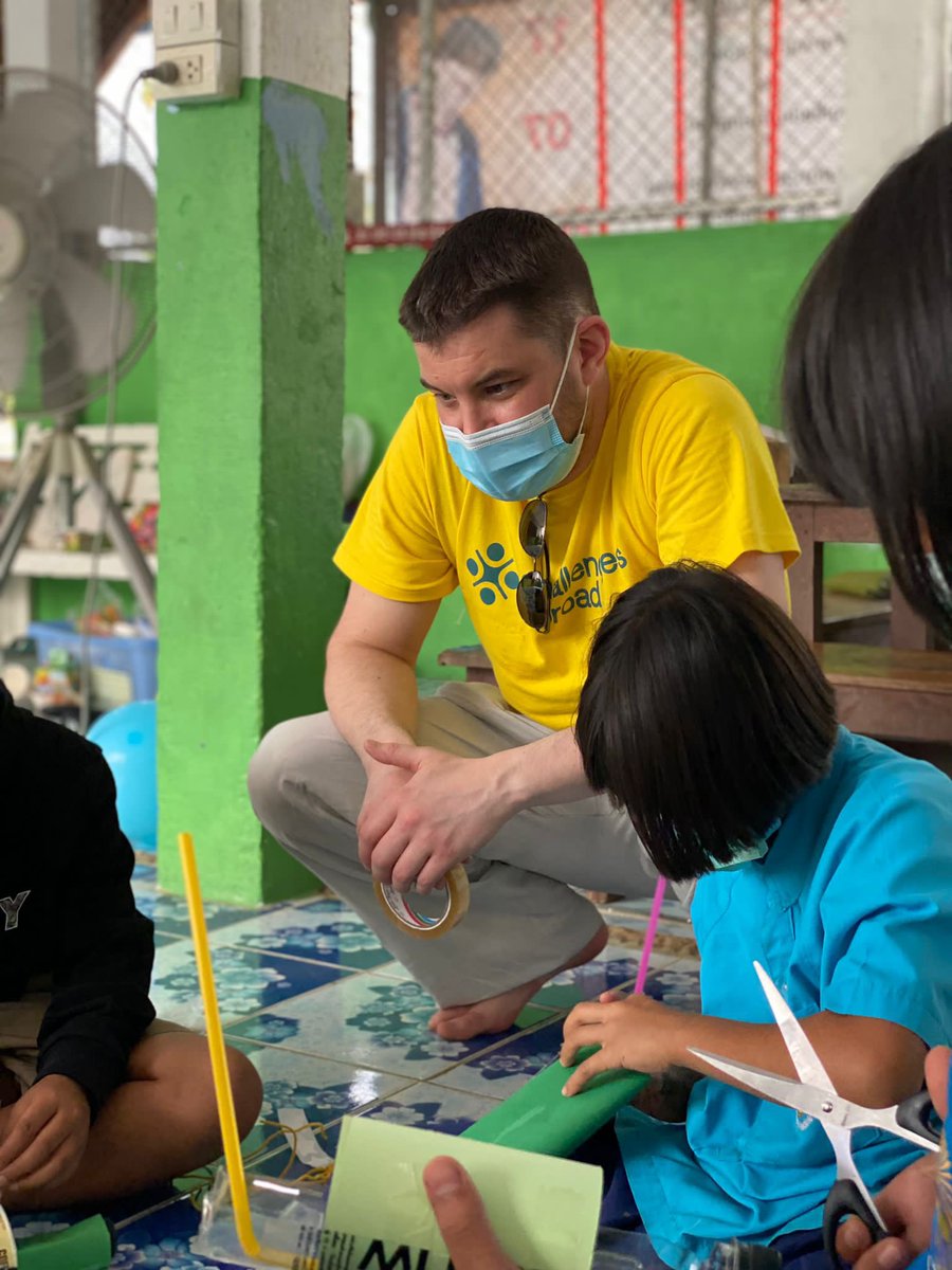 ColegauCymru's tweet photo. Today the group had the opportunity to deliver workshops to the @FS_foundation partner schools in Mae Sariang to help develop understanding of the Global Citizen Project 🌎🫱🏽‍🫲🏻📝

@TaithWales @challengeabroad @wales_global @SianHolleran https://t.co/RZZCv01sHT