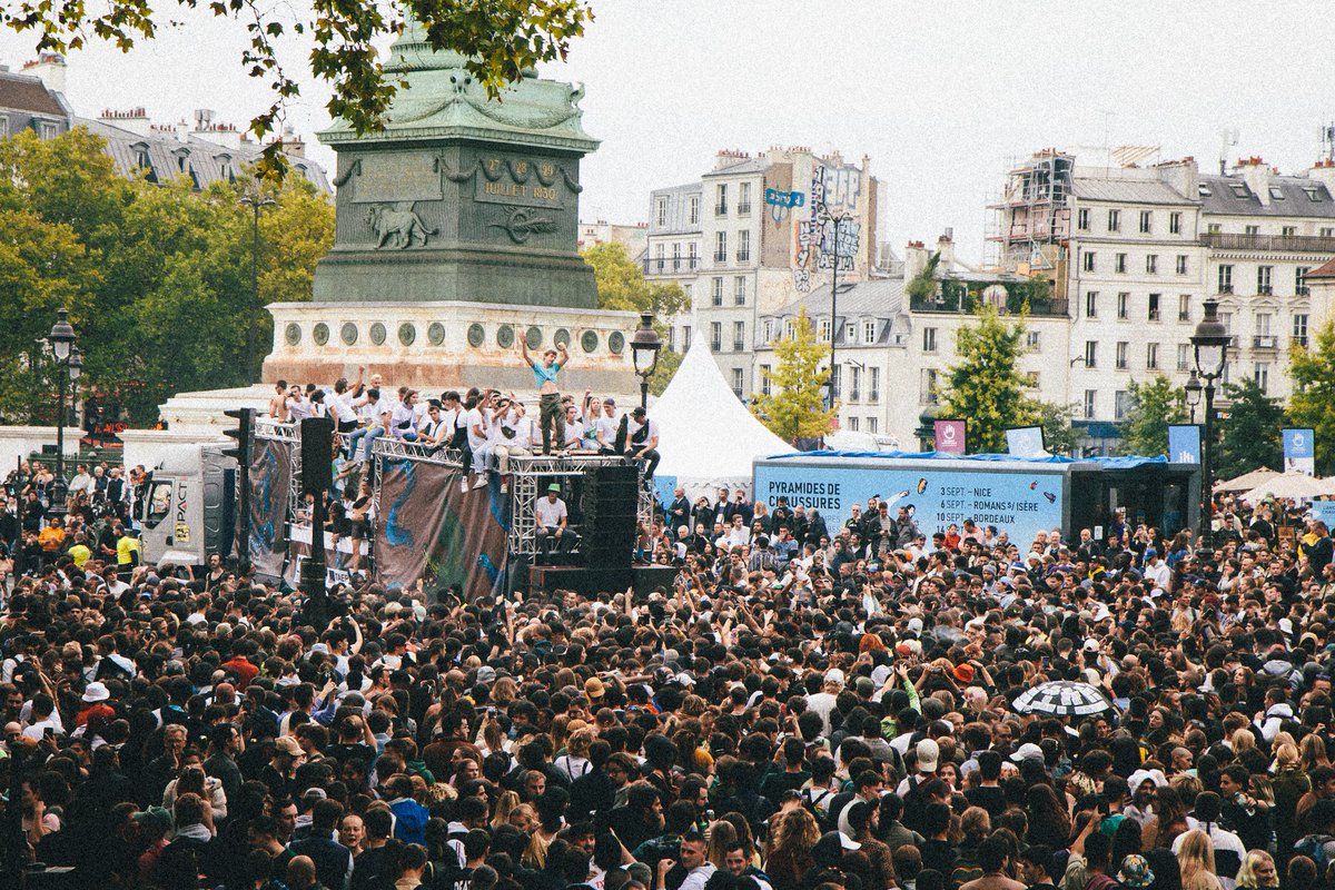 technoparade's tweet image. 📢 LET&apos;S MAKE HISTORY 📢 

L&apos;appel pour inscrire votre char pour les 25 ans de la Techno Parade a été lancé il y a quelques jours. Pour défiler avec nous, c&apos;est par ici 🔗 bit.ly/3xNlXJ8

#TechnoParade #25ans

Photo ©Romain Guédé
