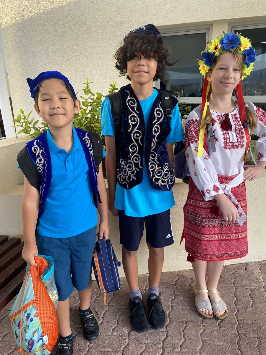 BSMuscatPriDHTL's tweet image. It’s great to see so many staff and students dressed for our Cultural Day today! At @BSMuscat, we believe that every student and member of staff should have a sense of belonging. We are proud to be celebrating our diverse community today #DEIJB #wellbeingfirst #everyonecan