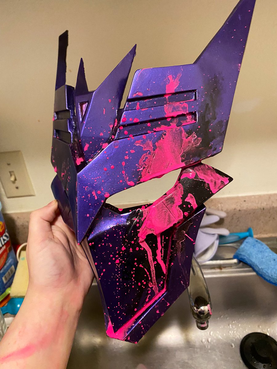 Sisi_Esprit's tweet image. WIP

Doing some fun blacklight paint on the laast of the 7 masks I’m selling this weekend in LA @TFconTweets. #TFconLA #TFcon