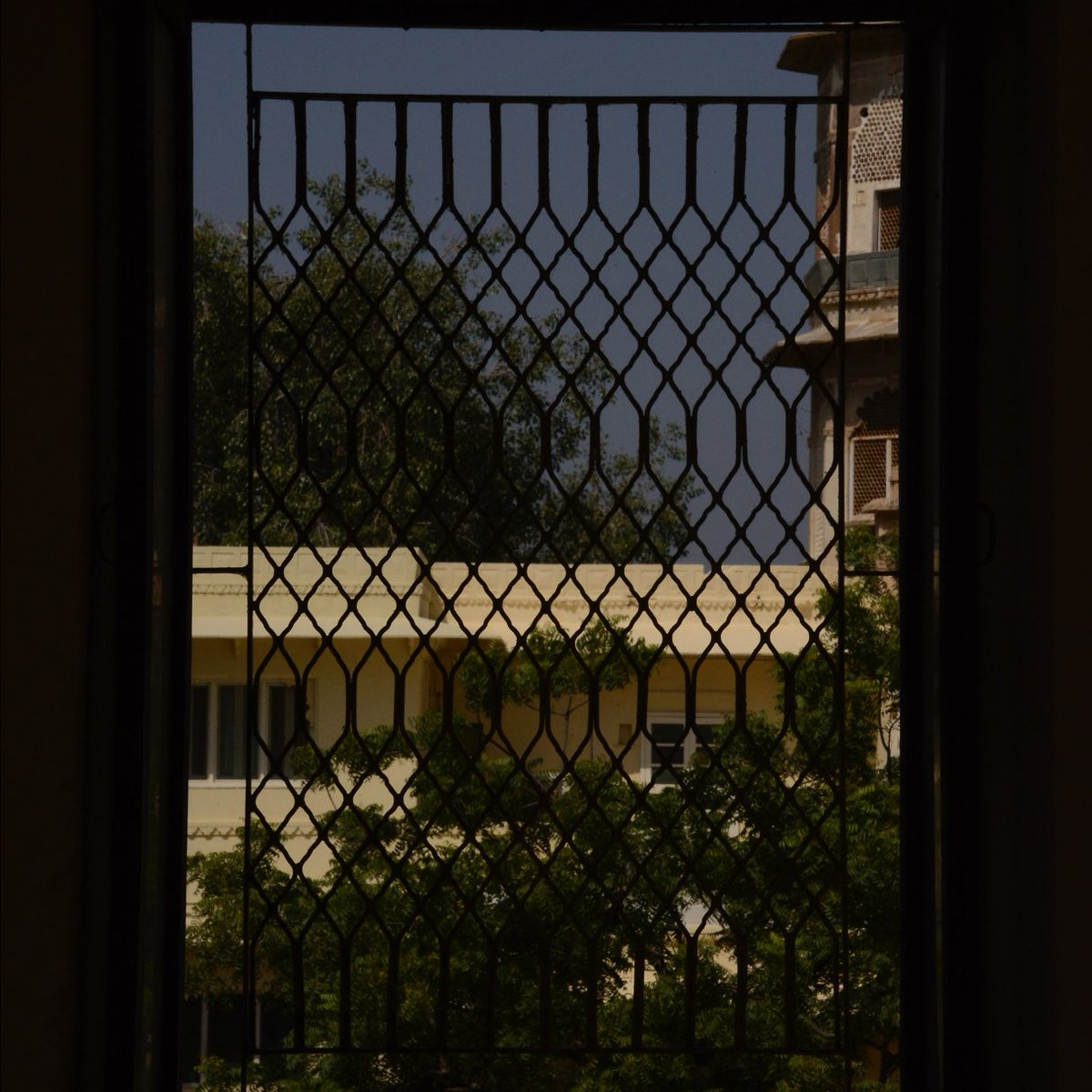 oopc92's tweet image. ஜன்னல் (jannal) is a flash series inspired by the window grills I&apos;ve spotted around Madras ☀️ Scroll through for my inspo and some placement ideas. Worked a lil bit on this so would love to bring it to life on some of you 💜 taking bookings for March and April now!