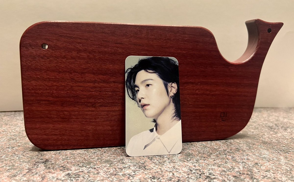 Celadon_Moon's tweet image. I’m having my very first giveaway in honor of Yoongi’s birthday! Handmade whale cutting board inscribed with 민 (size small) plus pc and free shipping within the US! 

🐳Please like and reply to enter
#HappyBirthdaySUGA 
#YOONGI