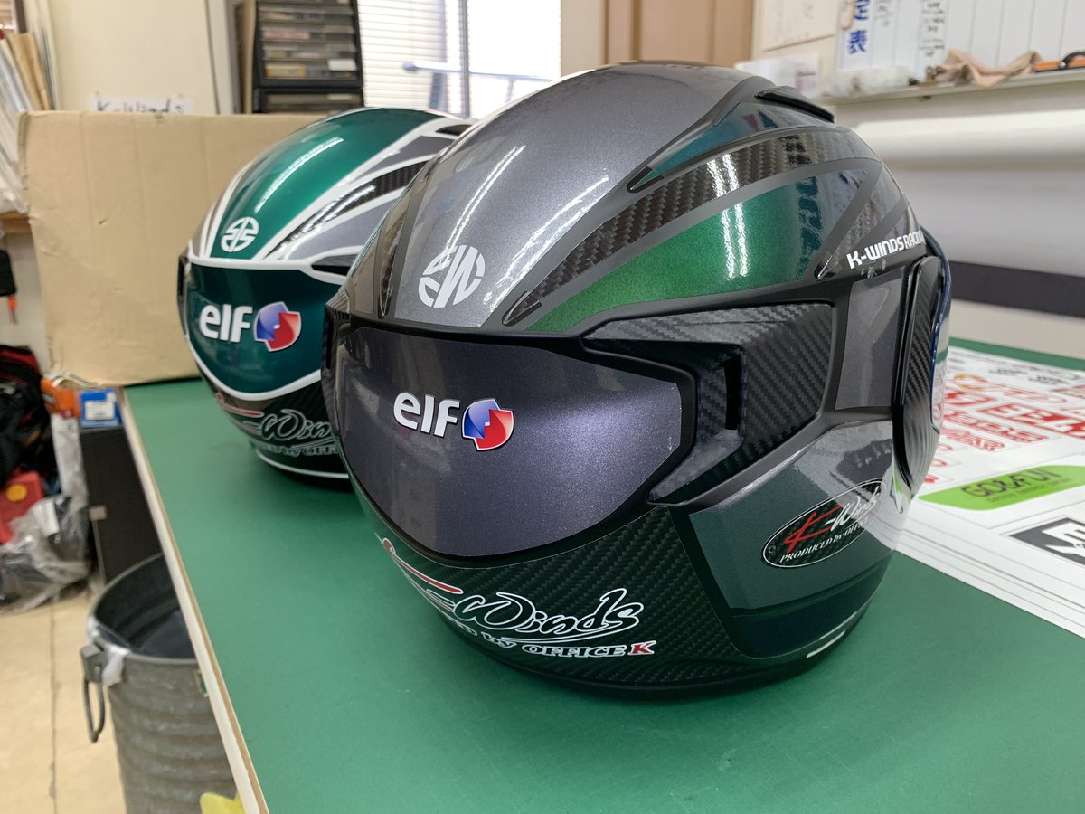 036kon's tweet photo. 2輪用のシステムヘルメットをラッピングしてみました。個人用です。
マットブラックベースのメットにあえてツヤありのマジョーラとガンメタ、カーボンで貼ってみました。
マジョーラのへんか変化が美しい!
#KWinds
#ラッピング
#ヘルメット https://t.co/hMldSY7id5