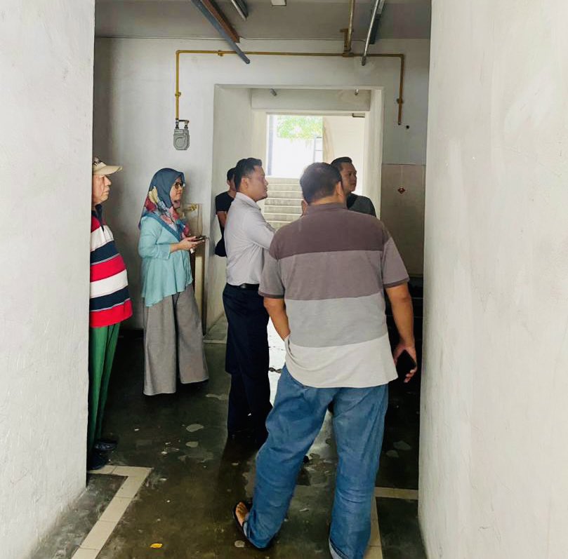 shahrizan_k's tweet photo. Sitaan dan jualan, pemilik rumah disaman sebab tak bayar maintenance Apartment.

Terkejut aku owner ada BMW 7 series https://t.co/CGo8Tk7BXm