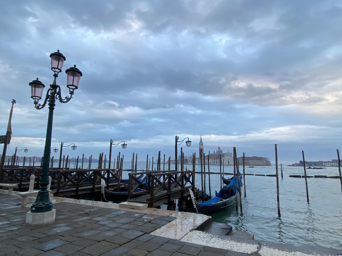 zalucy's tweet photo. #venezia #classicone 😁 https://t.co/c3W4YLthUK