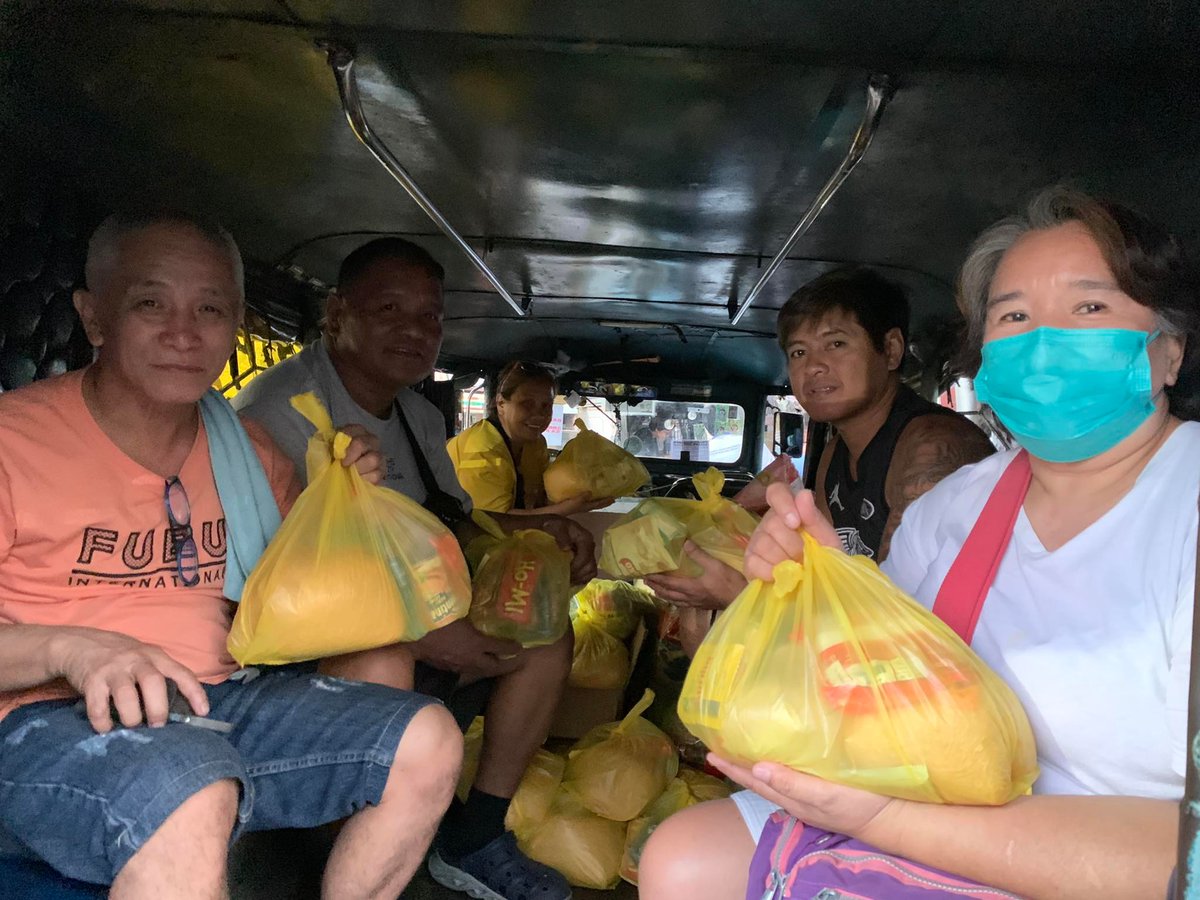 ABMendio's tweet photo. SALAMAT SA SUPORTA! 🛍

Sa tulong ng mga volunteer at inyong donations, nakapamahagi ng relief packs sa 66 tsuper mula NRJODA. Salamat sa mamamayang nagkakaisa para maitawid ang strike, sa pangkain at suporta sa Morayta drivers at kanilang pamilya ❤

#NoToPUVPhaseout https://t.co/uPseJ4TBZ8