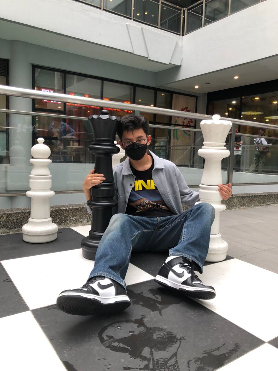 icsmksh's tweet image. Hey you!! Wanna know something about our Vice President Ashraf🤔

'People tend to paint me as intimidating but once they get to know me their face are identical to those after watching a Lil Nas X mv.Also when I was 8 I used to eat the wax of my birthday candles' 🤷