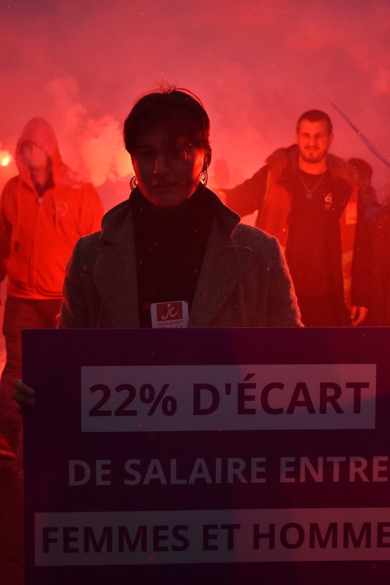 MJCF75's tweet image. Retour en photo sur la #GreveFeministe d’hier !
Alors que la réforme des retraites touche plus durement encore les femmes, mobilisons-nous massivement pour faire tomber cette réforme !
Adhérez aux jeunes communistes ! Contactez-nous par message !