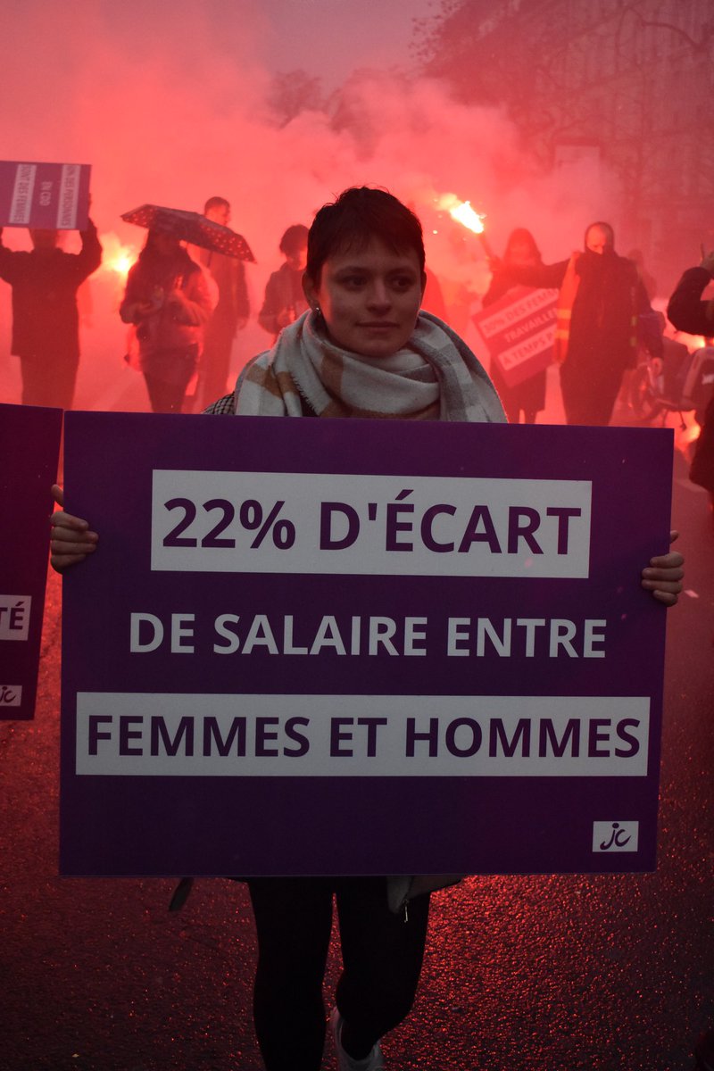 MJCF75's tweet image. Retour en photo sur la #GreveFeministe d’hier !
Alors que la réforme des retraites touche plus durement encore les femmes, mobilisons-nous massivement pour faire tomber cette réforme !
Adhérez aux jeunes communistes ! Contactez-nous par message !