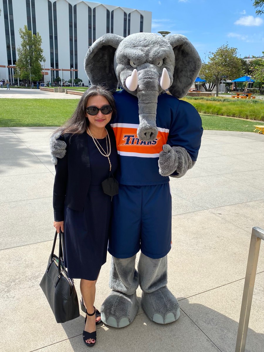 THANK YOU from myself & Tuffy Titan to all who have supported students & programs in the @commcsuf in this year's #TitansGive #dayofgiving 💙🧡🐘 If you've not yet participated, please visit titansgive.fullerton.edu/giving-day/623… 🙏🙏🙏 #ItTakesATitan @csuf