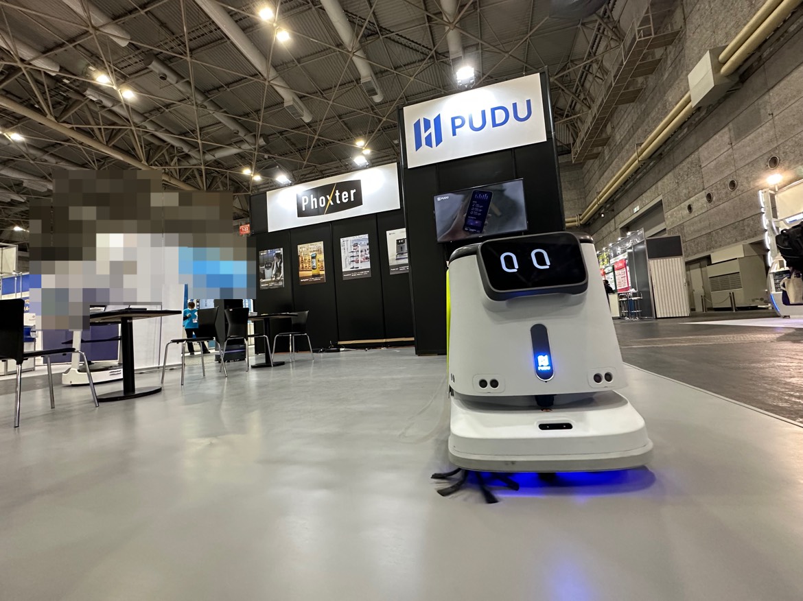 Pudu__Japan's tweet photo. いよいよ展示会二日目!
各種類のロボット活躍中!
中に一台サボりしてる。。。
会期 :2023年3月8日(水)~10日(金) 10:00~17:00
会場 :インテックス大阪
小間番号 :1-22
#FoodTechJapan https://t.co/ocNMz09Cga