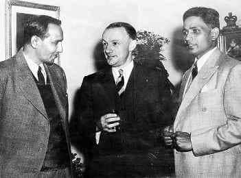 K.S. Duleepsinhji, Don Bradman and Lala Amarnath at a Reception In Adelaide During India - Australia 1947-48 Series.

( Photo - The Hindu Newspaper )

#IndiaAustralia