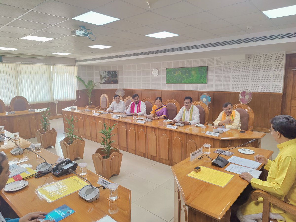 tinkuroybjp's tweet photo. Attended the 1st Cabinet meeting along with all the Cabinet Ministers chaired by Hon CM @DrManikSaha2 ji at Secretariat
@tripura_cmo https://t.co/PZ1XLu7FXt