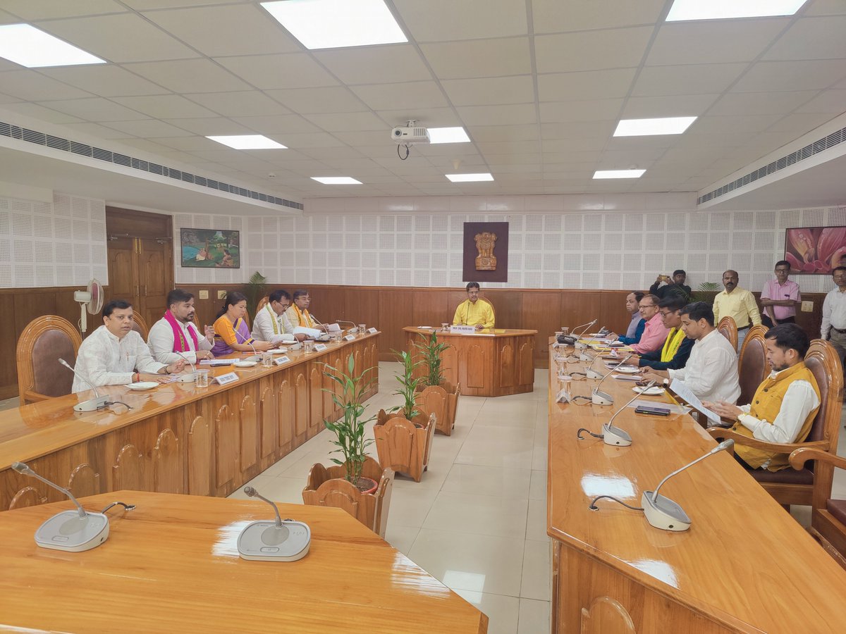 tinkuroybjp's tweet photo. Attended the 1st Cabinet meeting along with all the Cabinet Ministers chaired by Hon CM @DrManikSaha2 ji at Secretariat
@tripura_cmo https://t.co/PZ1XLu7FXt