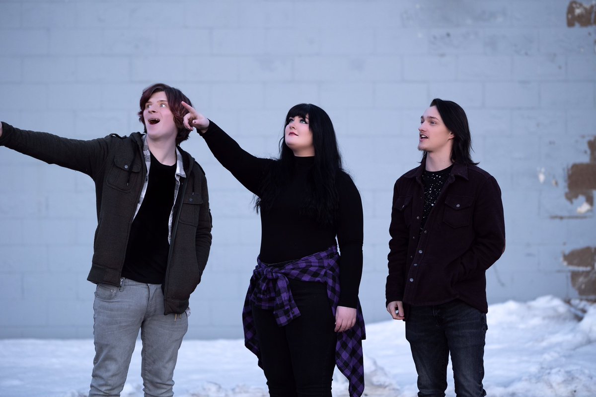 _MakennaNoel_'s tweet image. Everyone go follow @BandIntroverse 💜 #newband #alt #rock #altrock #alternative #band