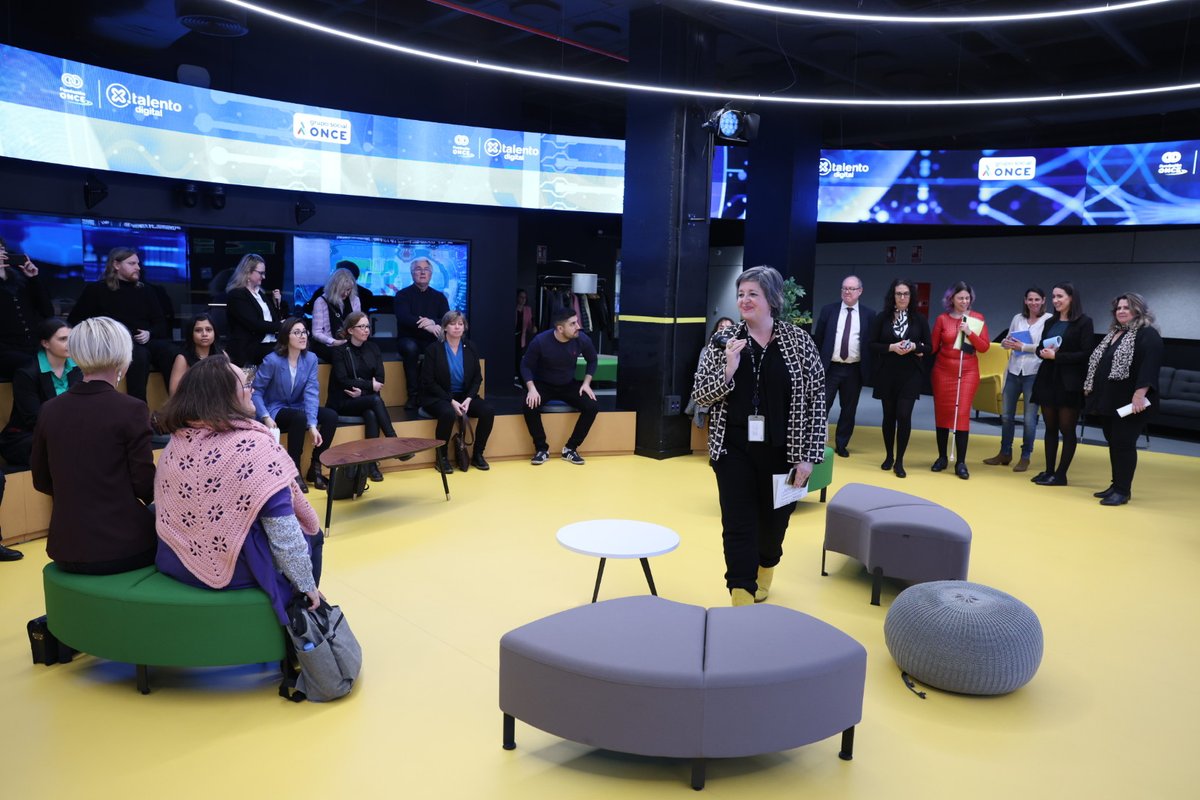 Una delegación sueca y miembros de la UAFSE han visitado nuestra sede de <a href="/XTalentoDigital/">Por Talento Digital, de Fundación ONCE</a>, para conocer de primera mano lo que hacemos en el centro de formaciones digitales.

Una visita con motivo de la Presidencia del Consejo de la UE de Suecia, en el primer semestre de 2023.