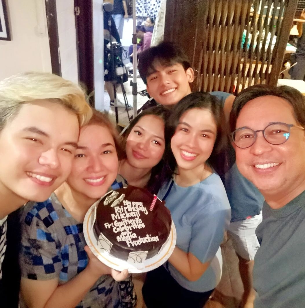 Yung akala mo nagpagupit lang,aba eh tahimik na pagbabalik pala w/ a project.enweys she doesnt need to make noise or use anyone for a come back.she make it before on her own &amp; she still will make it alone this time.maligayang pagbabalik mare  <a href="/KissesDelavin/">Kisses Delavin</a> 

WELCOME BACK KISSES