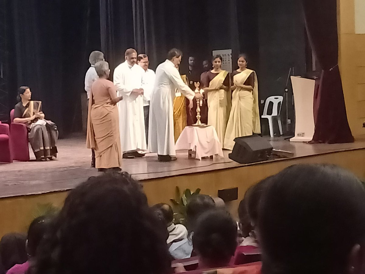 StJohns_Blr's tweet photo. #SJMCH #HospitalDay was celebrated on 8th December 2022
#RevFr Peter Mascarenhas, Provincial, @CollegeMontfort was the main celebrant. https://t.co/3dP07beqNd