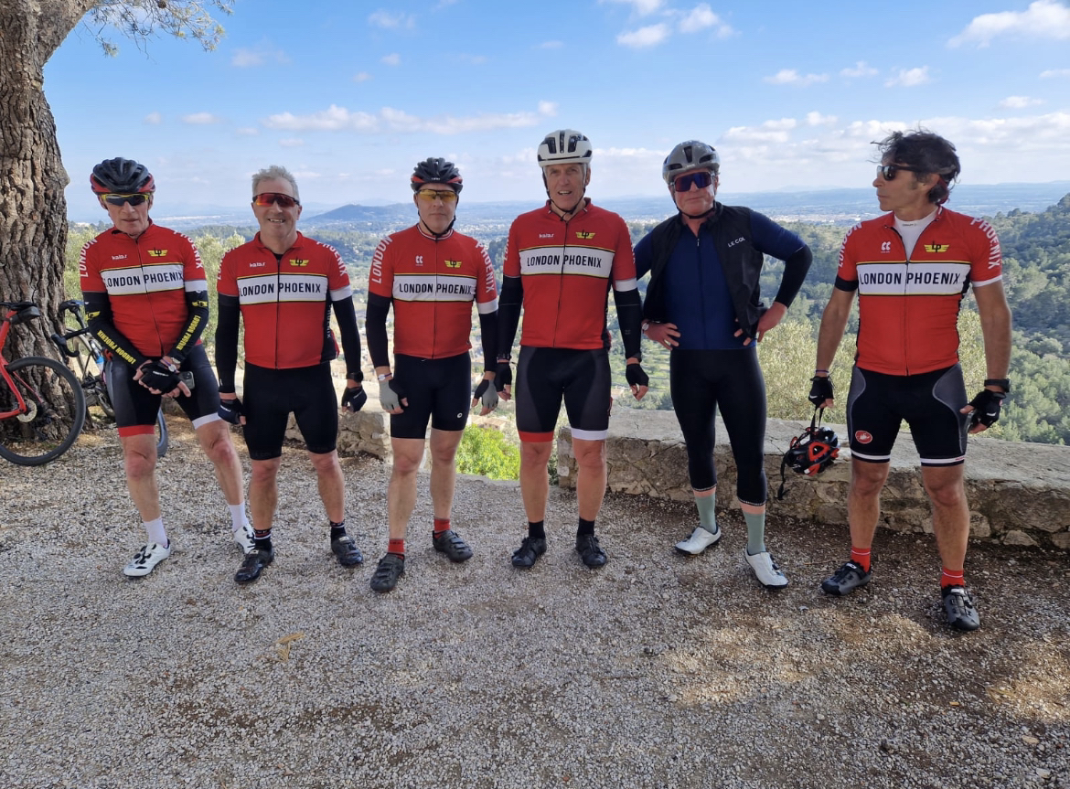 Phoenix Pic of the Day! Top of the climb... buff.ly/3Zarrct #cycling #roadcycling #stravacycling #lovecycling #bicycling #cyclingaddict #womenscycling #procycling #cyclingday #cyclingadventures #gravelcycling #MTB