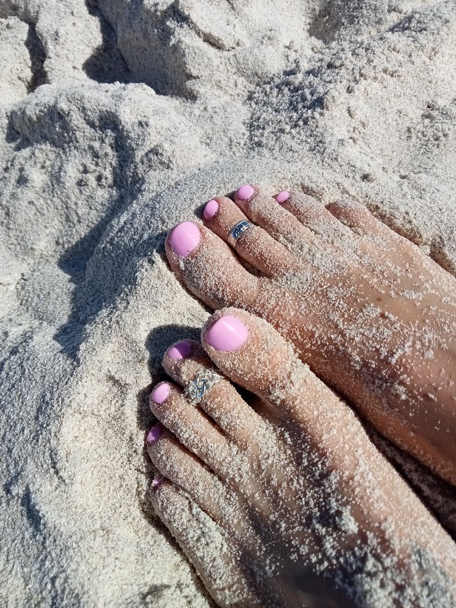 No, your not going to get to kiss these feet.
#fimdom