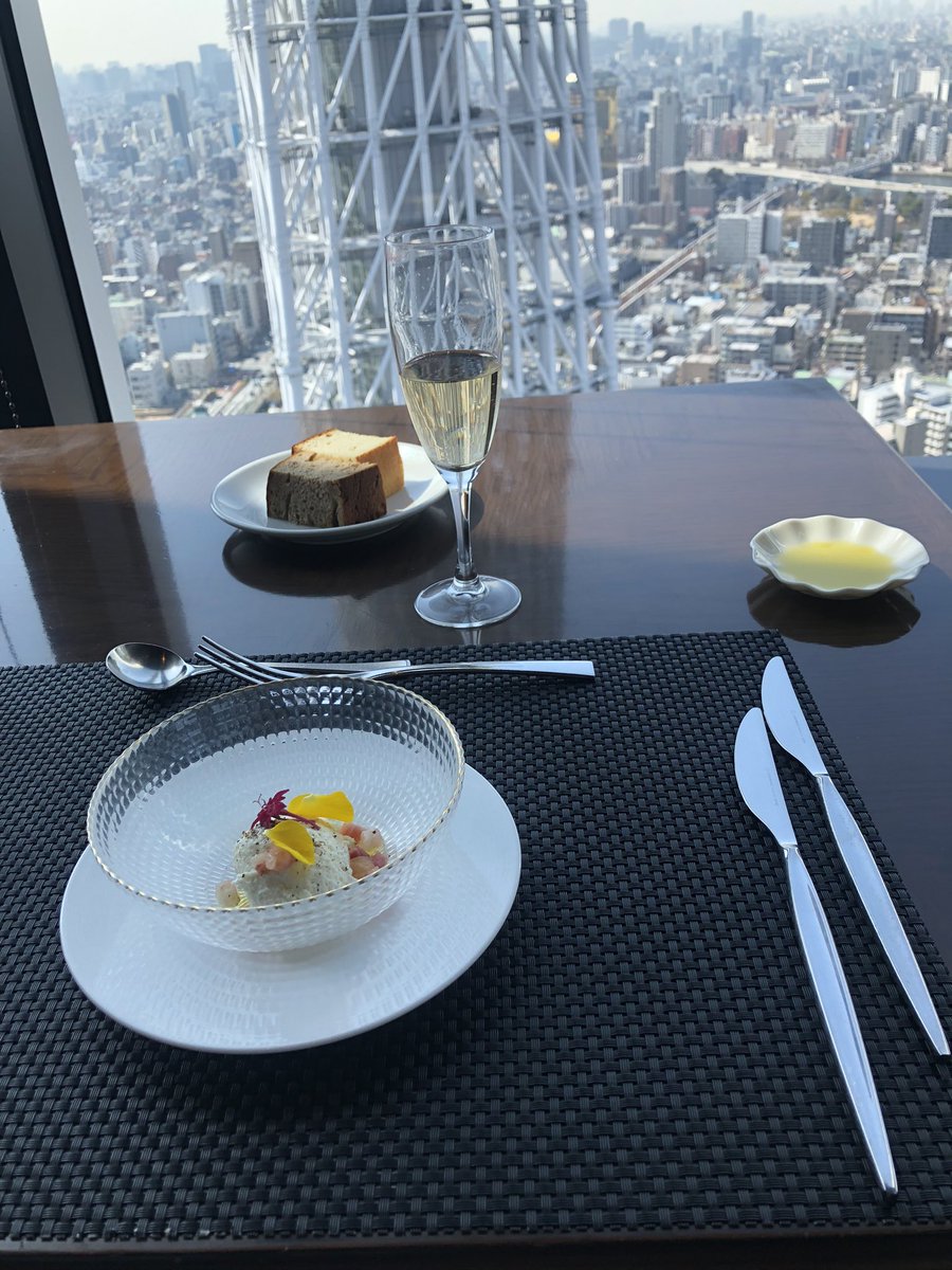 yurising1001's tweet photo. 東京スカイツリーが見えるソラマチ30階のイタリアンレストランでコース頂きました✨🇮🇹
もちろん昼泡で🥂
Molto buono!!♥️
お天気も良く絶景でした😊
#東京スカイツリー
#ソラマチ
#tokyoskytree
#イタリアン
#itialy
#東京グルメ
#グルメ
#白玉ゆり
#フルコース
#泡好き
#buono https://t.co/THnqlZGq8V