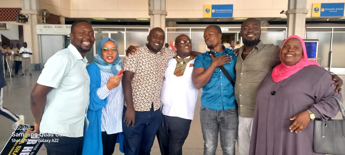 This is love 
Team Peace at the Mombasa international airport the day I landed from Abu Dhabi
#haisahauliki
#lifetimeexperience