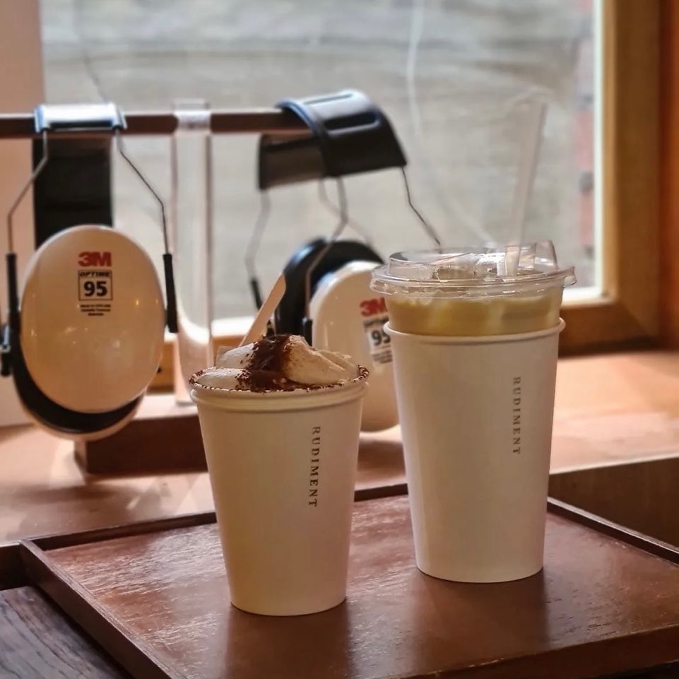 pegopa_korea's tweet photo. 🇰🇷 韓国ソウル・聖水にあるカフェ！

☕️ 루디먼트☕️

アップルスコーンやチョコチップスコーンなどボリューミーなアメリカンクッキーが人気🍪

香ばしいラテやクリームが乗ったコーヒーを一緒に注文するのがおすすめ✨

📍 서울 성동구 아차산로7길 15-8

 #韓国 #ペゴパ #韓国情報 #韓国カフェ https://t.co/Ig6LaxDzPh