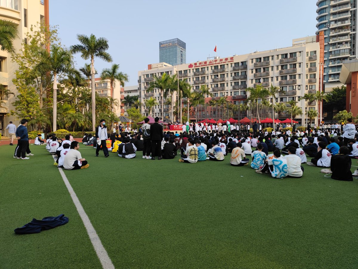 KiltTilter's tweet photo. Opening ceremony for Sports Days. More fun events than just the normal competition. #performance #trackevents #relays #SCCSC https://t.co/k0Q2500tg2
