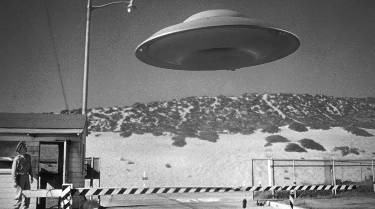 EARTH V'S THE FLYING SAUCERS (1956).
Alien invasion with special effects by RAY HARRYHAUSEN.
Classic science fiction movie 5:05pm @Film4.
@Ray_Harryhausen
#FlyingSaucers #SciFiMovie #ScienceFictionMovie #scifi #ScienceFiction #RayHarryhausen #EarthVsTheFlyingSaucers🛸👽🛸
