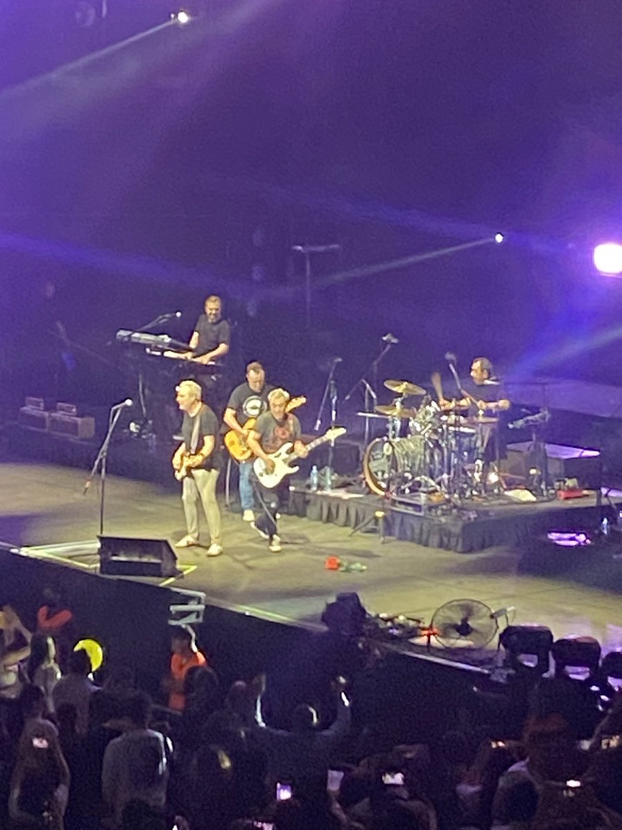 soto_rodolfo's tweet photo. Gracias por el increíble Concierto que prepararon por sus 40 años! Genial y nostálgico viaje por el tiempo! @DavidSummersHG @HombresG #Monterrey @ArenaMtyOficial @patitace3 https://t.co/bTEGzofkht