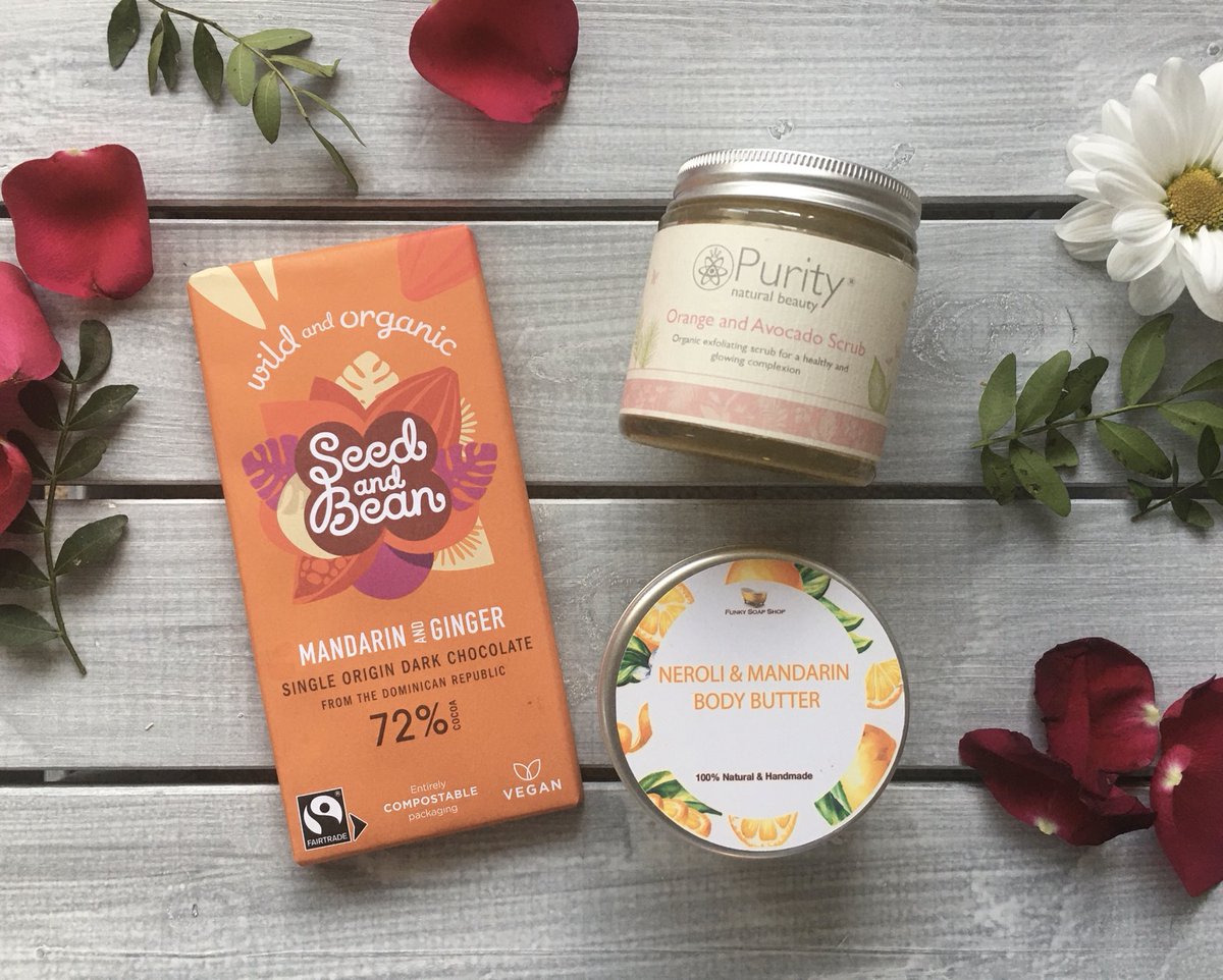 Our Pamper Sets make perfect #ecogifts for #mothersday 🎁 With luxurious natural skincare & indulgent organic chocolate, they’re all #plasticfree & #vegan 💚 Choose your fave combo at our eco beauty store 
#EarlyBiz #giftsformum #veganchocolate #pamper

dancing-barefoot.com/gift-sets