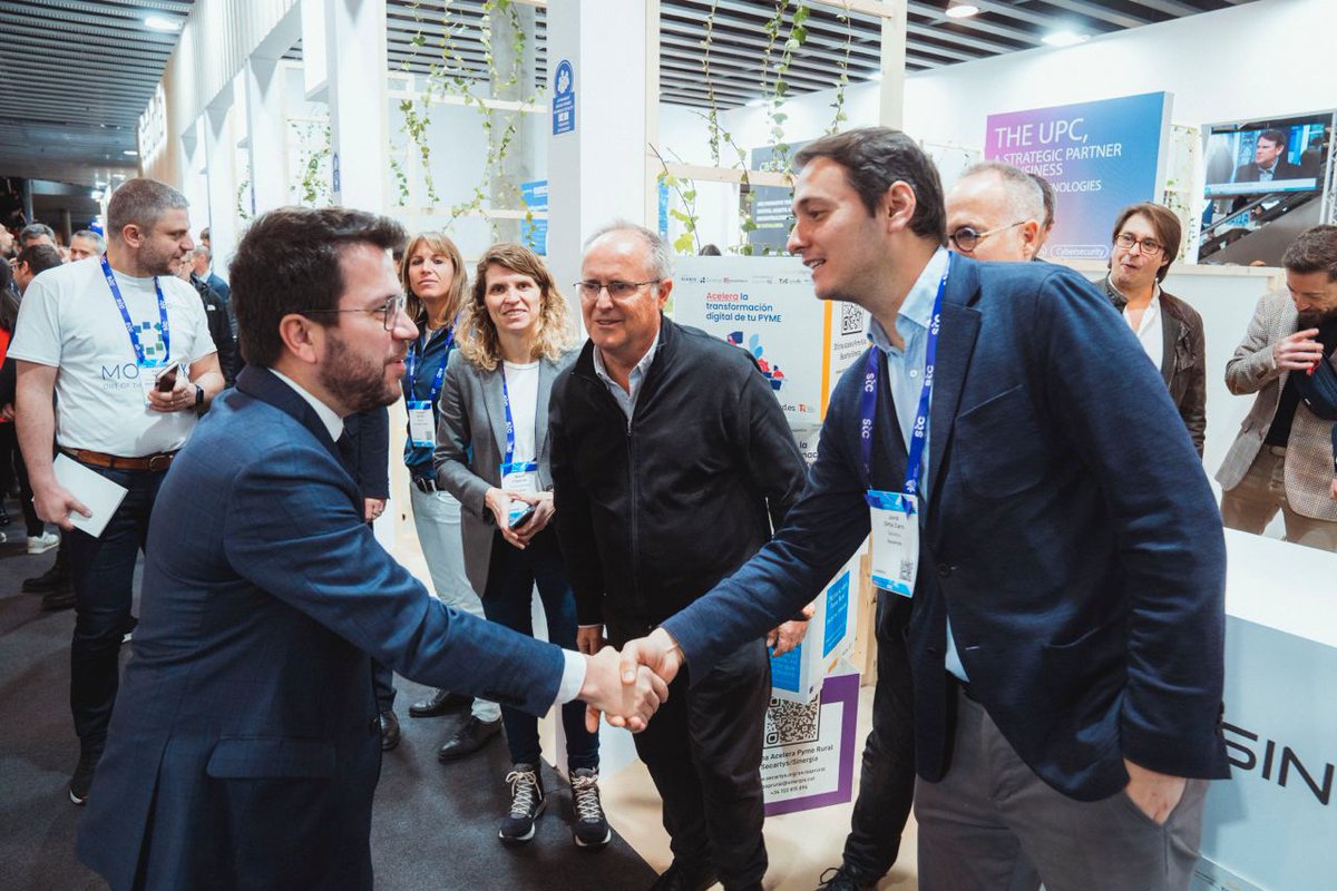 El president de la Generalitat de Catalunya, el Molt Honorable. Sr. Pere Aragonès, va visitar l’estand de Sinergia durant l’esdeveniment MWC.
sinergia.cat/visita-del-pre…