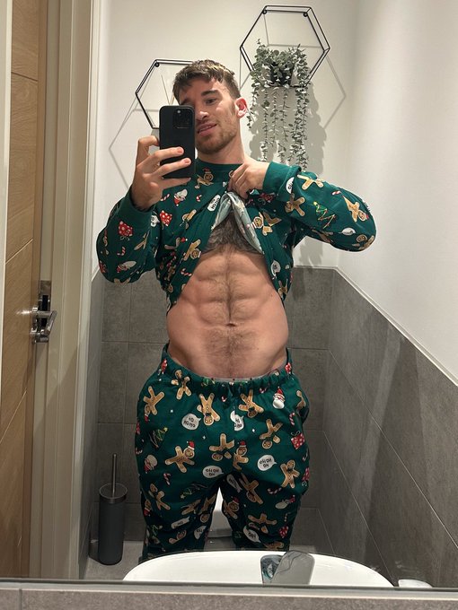 Last few hours to grab my biggest discount yet! Don&rsquo;t miss it ⏳🔥🎉 Click https://t.co/3x6d7ZPEFy https://t