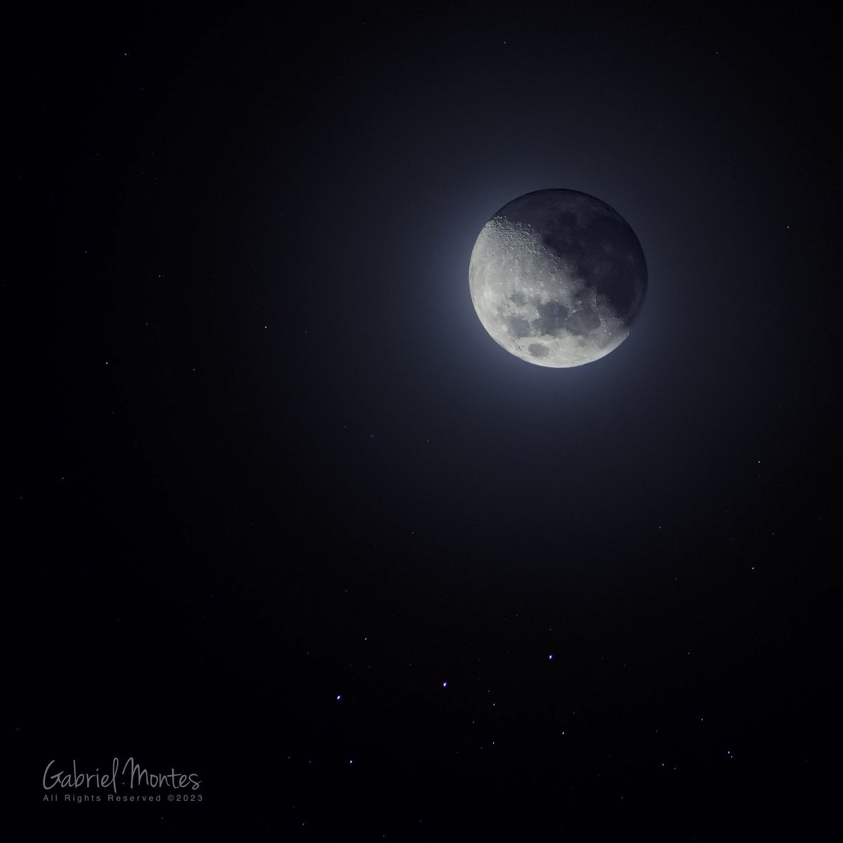 teraflop_master's tweet photo. Este mes pasado me dedique a seguir las fases lunares, al final hice esta composición HDR. https://t.co/mvXHD97GJT