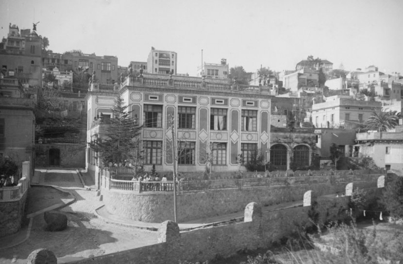 historiesdebcn's tweet photo. 💯 #TalDiaComAvui de 1923, fa 100 anys, s'inaugurava el Grup Escolar La Farigola de #Vallcarca, obra de l'arquitecte noucentista Josep Goday.

📷 Gabriel Casas / ANC https://t.co/S7Un8SsWii