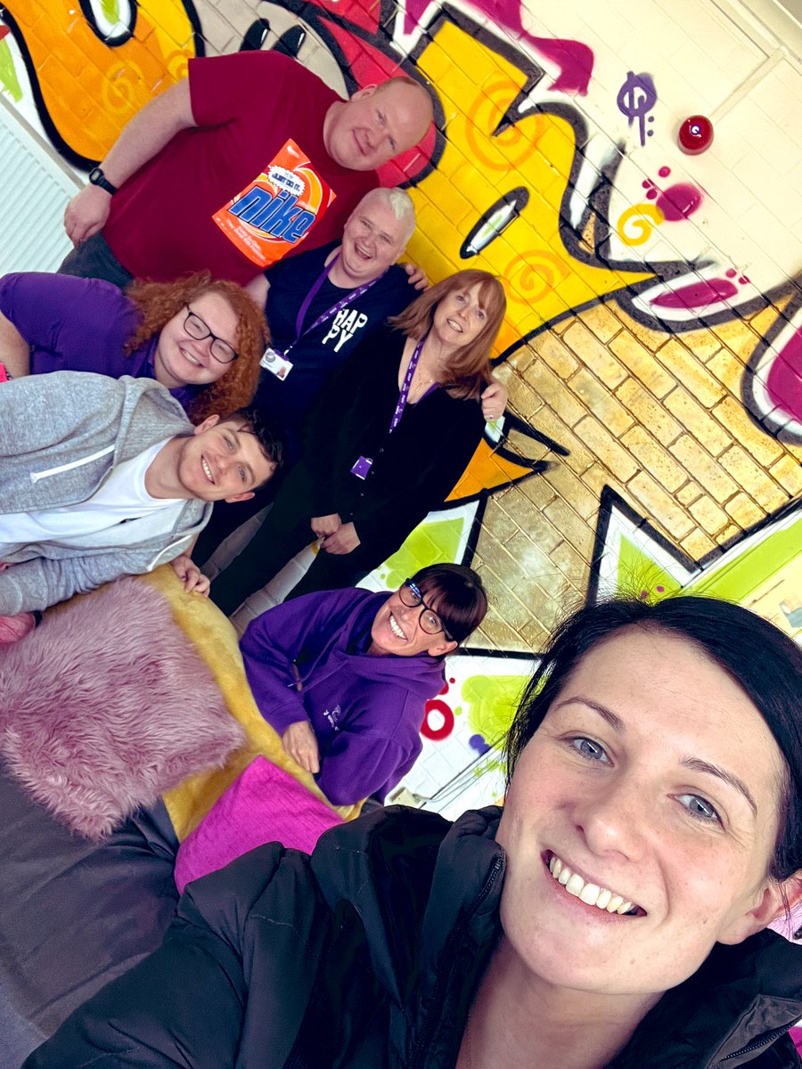 Amazing team session with Leadership coach @MattDLeadership this week🫶🏻
Discussing our current skills, hidden skills & desired skills😎 Always striving to be the best team for our young people in WD💜🤩 @ysortit @GillianYsortit @CallumYSortIt @bethysortit @AshleyYsortit