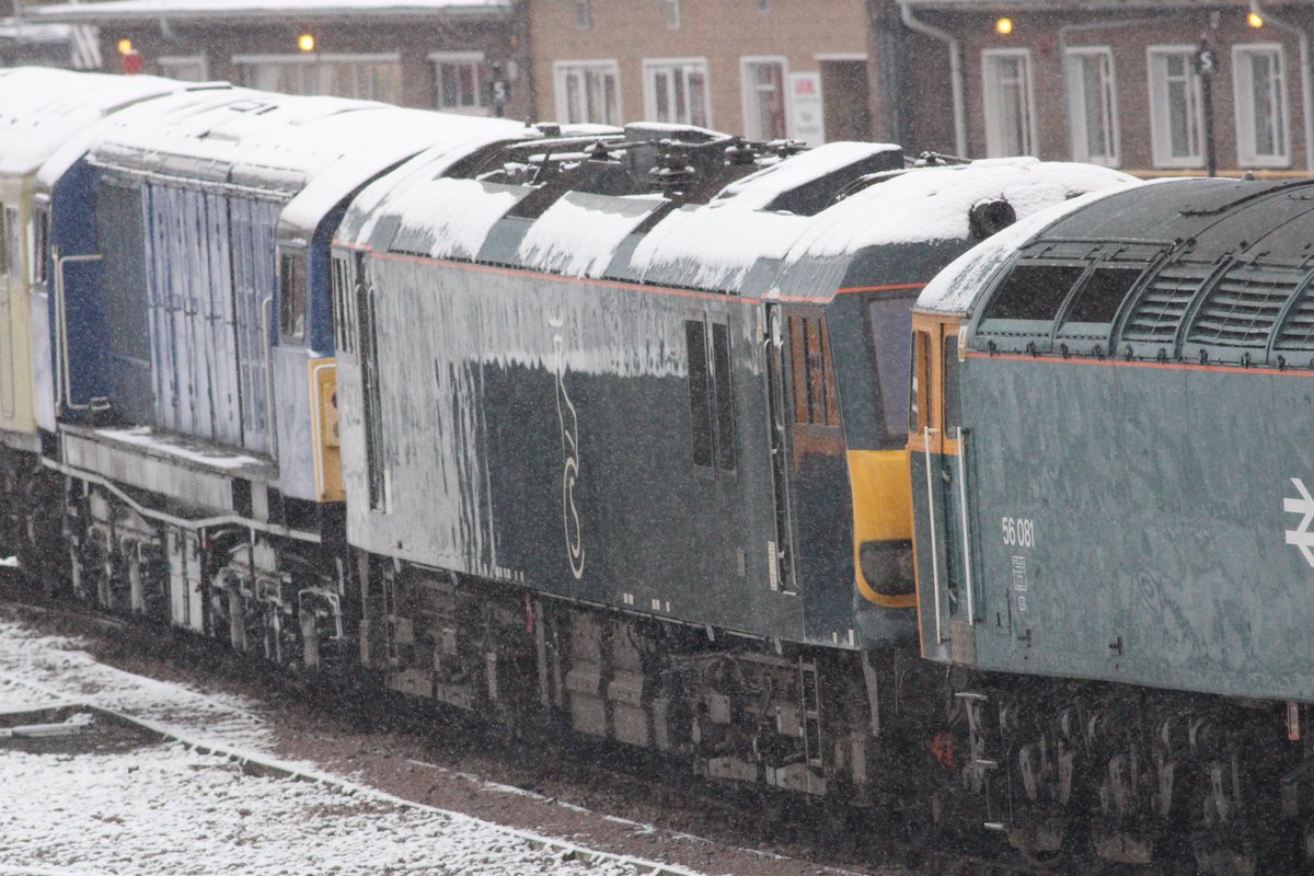 LeicRailAle170's tweet photo. Latest @CalSleeper arrival in the East Midlands is 92018. Seen at Leicester waiting transfer to Brush. https://t.co/gHAtUD0e7L