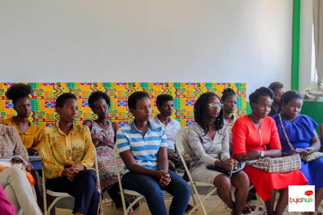 IngoMagazine's tweet photo. A l'occasion de la #IWD2023, @BujaHub a organisé une rencontre entre le @PNUDBurundi et les #DigitalLadies, l'objectif était d'inviter les filles à une soirée solidaire et caritative pour les #DroitsDesFemmes organisé par l'@ONUFemmes, ce 8/3/2023
#Burundi
#ingomag
#IWD2023 https://t.co/UY5fRRCcbn