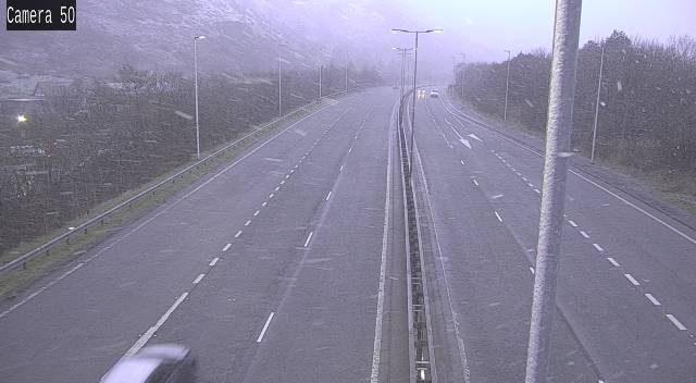 TrafficWalesN's tweet photo. Good morning!👋

⚠️The #A458 is now closed between #Welshpool &amp; #Mallwyd.

🌨Snowy conditions will impact travel across the region. 

Need our advice or support? 
📞 0300 123 1213
📧 contact@traffic.wales
🐦@TrafficWalesN 
🏴https://t.co/x52PLub6An  https://t.co/eVNBJ1FTHY https://t.co/4diRyU6cgZ