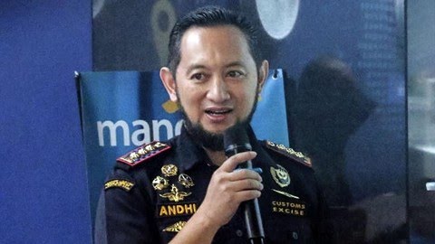 Kasus Andhi Pramono ini jika tidak dikawal terus oleh netizen kemungkinan tidak akan diblokir rekeningnya dan keluarganya. Sebab dia punya backing yg kuat sekali. Nanti kami bongkar biar paham.