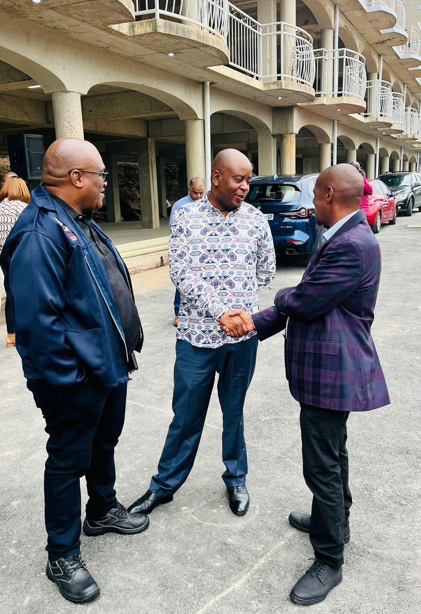 LCoGHSTA's tweet photo. MEC @BasikopoMakamu has joined other Human Settlements MECs from other provinces, for a site visit in KwaZulu-Natal. This is ahead of the @The_DHS MINMEC led by Minister Kubayi.

#HousingTheNation #MINMEC https://t.co/Jmpf4AJiOC