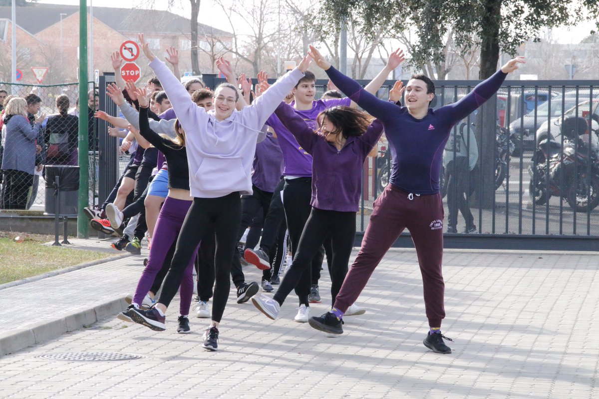 TorrentsCarlota's tweet photo. Amb motiu del #8M2023, 150 estudiants de l’assignatura Expressió corporal i Dansa de l’@inefcat de Lleida, han repartit cartes amb els desitjos de les dones esportistes per aconseguir la #igualtat en l’esport. Moltes gràcies per la vostra energia, he gaudit molt amb vosaltres https://t.co/8M0r7mNzmc