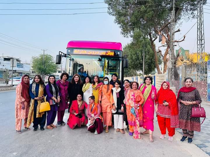 pbsbrtsindh's tweet photo. On 8th of March International Women's Day, the Aurat March #Hyderabad delegation returned to the Khanabadosh writers cafe on the Pink Peoples Bus Service.
#InternationalWomensDay #8thmarch2023 #PinkPeoplesBusService #AuratMarch #WomenEmpowerment #SindhGovt https://t.co/fpPwcnM2vK