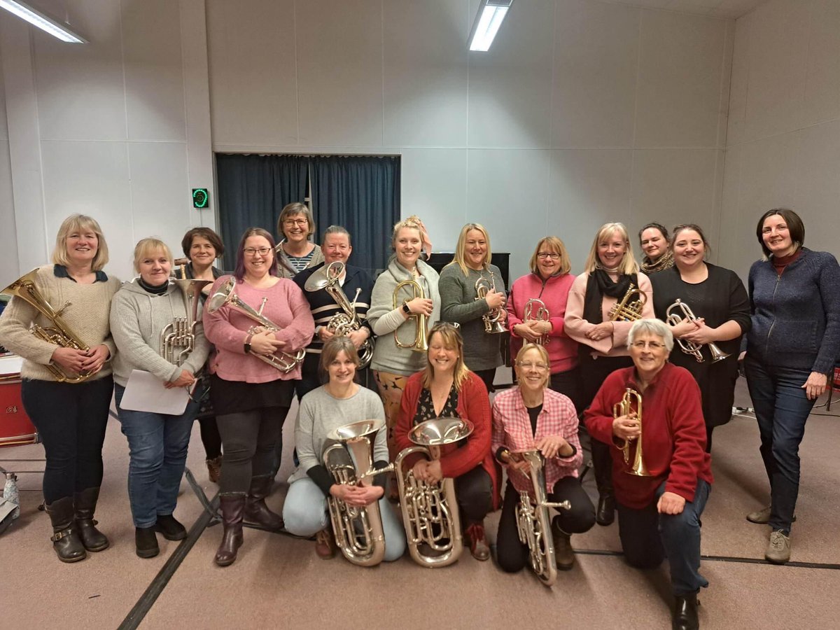 BrattonSilver's tweet image. The main band had the pleasure of rehearsing at Tidworth Army Camp last night! We also got a lovely photo of our ladies in celebration of International Women's Day! ❤️🎺🎶🎺🎶🎺