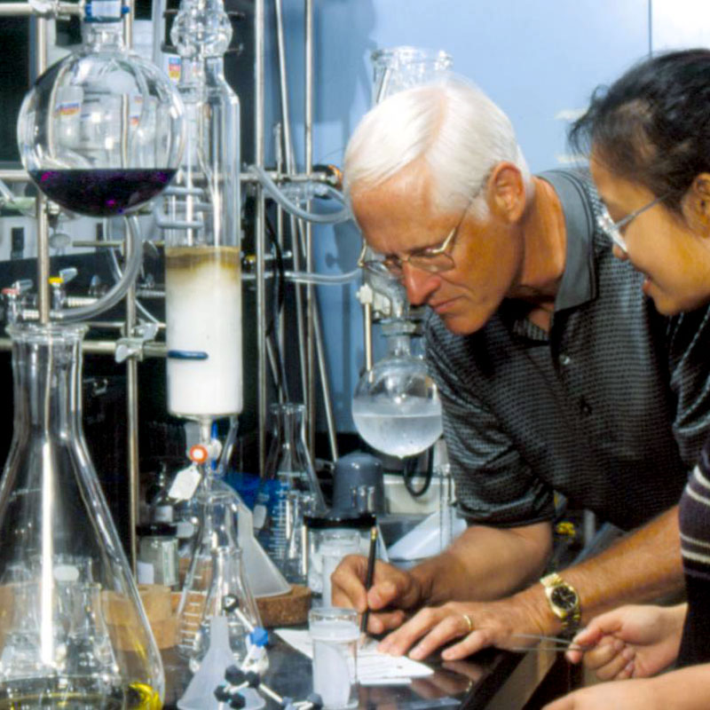 livesinchem's tweet image. 🎁HBT Larry Overman @UCIrvine, sites.ps.uci.edu/overman/, turning 80 today! Famous for #reactivity studies and development of new synthetic methods this master of #totalsynthesis is writing his autobiography for l-i-c.org series.
@OrgReactions