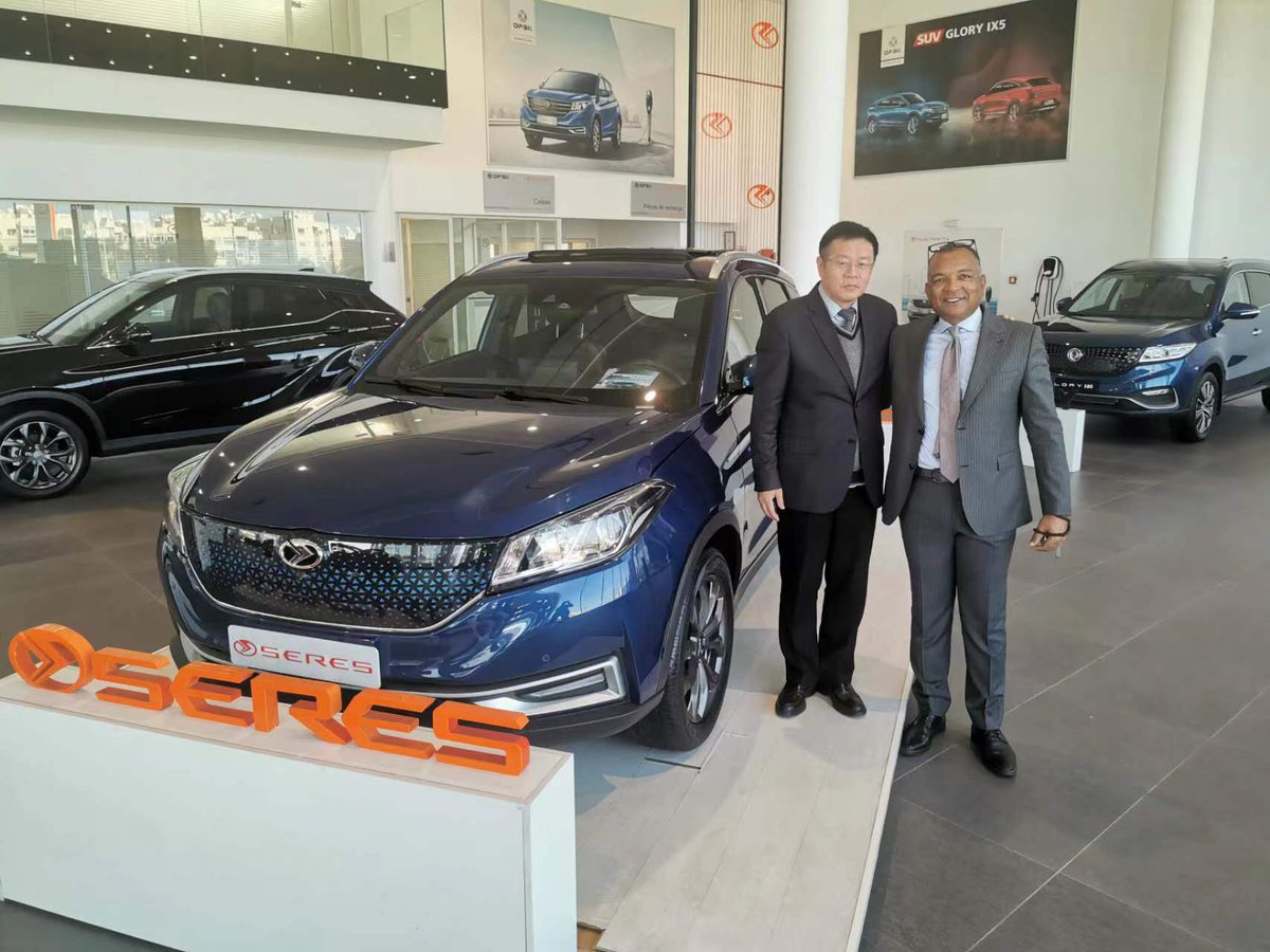 Li Changlin, Ambassador of the Chinese Embassy in Morocco, visited the Moroccan Marketing Service Center.