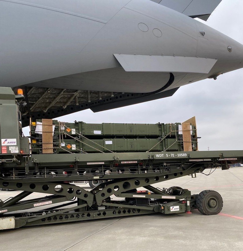 krzysztof_atek's tweet image. Do 🇵🇱Sił Zbrojnych sukcesywnie dostarczane są elementy zakontraktowane w ramach I fazy programu #WISŁA. Oprócz wyrzutni #PATRIOT, systemu #IBCS, radarów i innego sprzętu wojskowego na wyposażenie 3 Warszawskiej Brygady Rakietowej Obrony Powietrznej trafiły też pociski PAC-3 MSE.